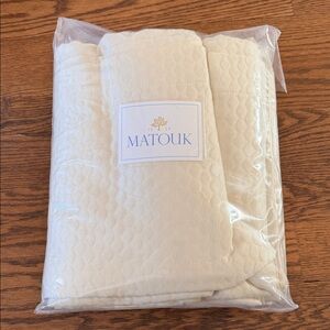 Matouk Elegant Cream Queen Quilt